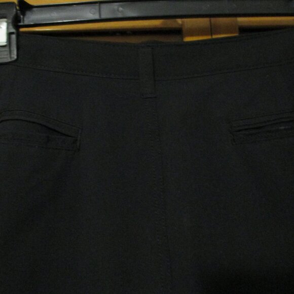 Riders by Lee black skort with pockets, zip up, some stretch size 18 - Picture 6 of 7
